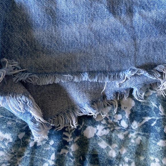 Authentic 501 High Rise Levi’s Womens Shorts | Size 28 - Picture 6 of 6